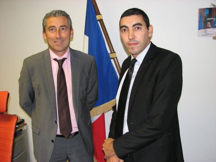 Jean-Michel Constans, maire de Tourves, au côté de Sabry Hani, sous-préfet chargé de mission, notamment en charge de gérer le dossier de l’accueil des migrants.	