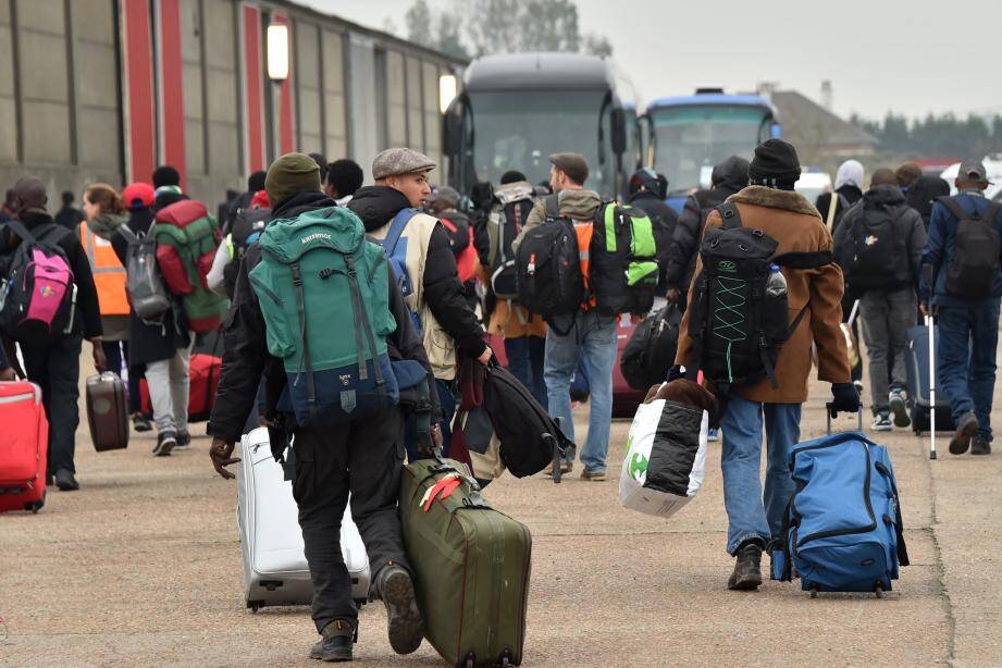 Les migrants ont commencé à partir de Calais. 