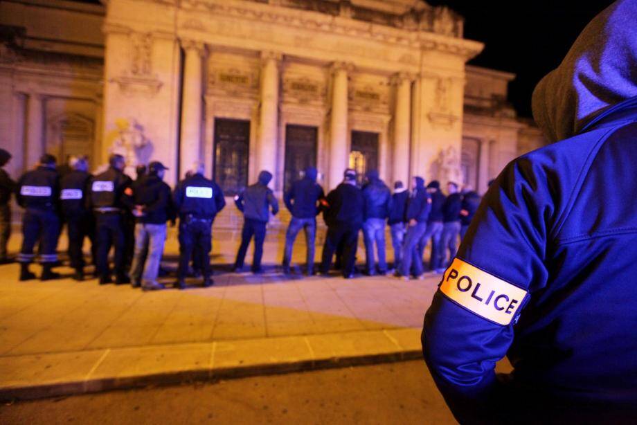 ©PHOTOPQR/NICE MATIN/Frank MullerTOULON LE 19 10 2016 manif de la police toulonmanif de la policeDevant le Palais de Justice