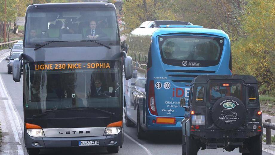 Les cars à étage transporte 3.000 voyageurs par jour entre Nice et Sophia Antipolis.