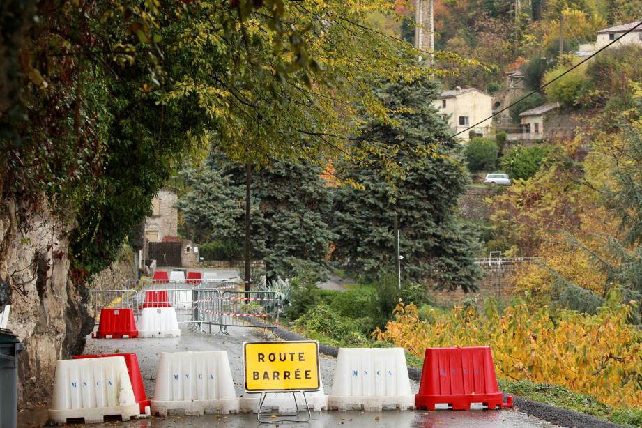 Plusieurs éboulements impactent les routes.