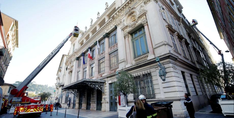 Pseudo incendie mais véritable exercice de simulation ce lundi matin à l'Opéra de Nice.