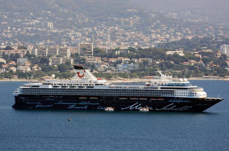 Les mastodontes de Tui Cruises (filiale de la Royal Caribbean), comme le Mein Shiff 2, ne feront pas escale à Toulon en 2017.