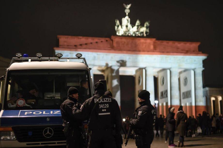 Les recherches se poursuivent pour retrouver Anis Amri, suspect présumé de l'attentat de Berlin.