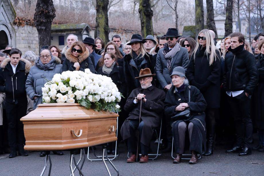 Beaucoup de monde était réuni pour un dernier adieu à Michèle Morgan en l'église Saint-Pierre de Neuilly-sur-Seine.