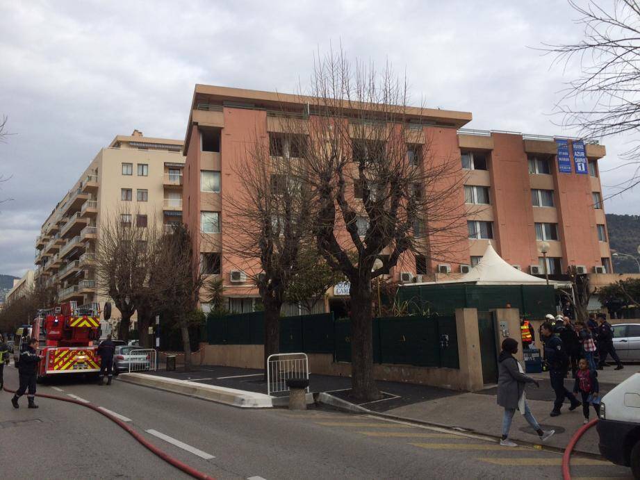 Le feu s'est déclaré dans cette résidence du boulevard Pasteur à Nice