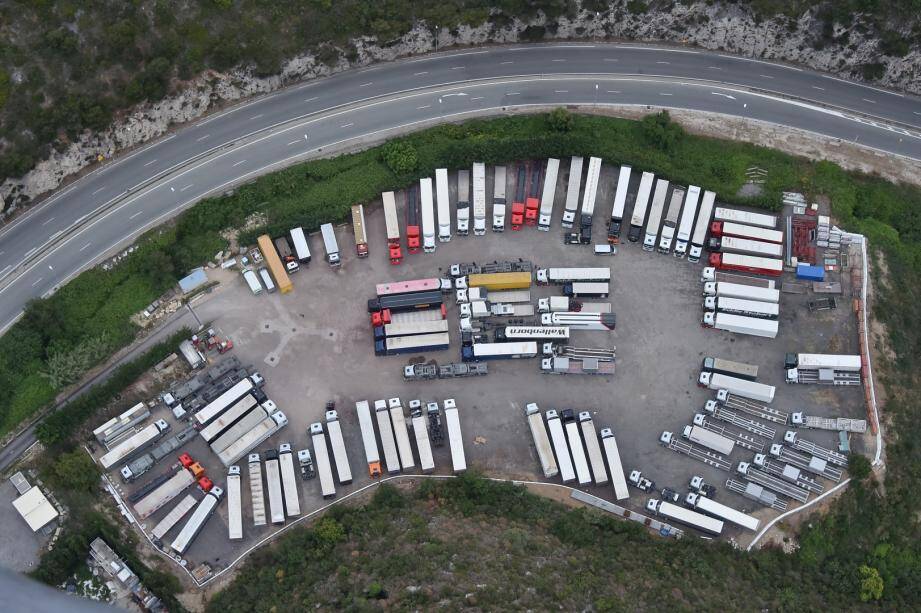 Les terrains de la Brasca, situés en contrebas de la sortie du tunnel A 500 offrent une position stratégique, nécessaire notamment à l'Automobile Club qui loue l'emplacement depuis longtemps pour entreposer du matériel technique pour les rallyes et Grands prix.	