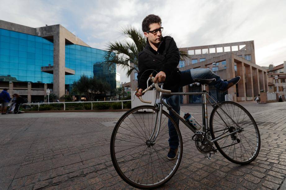 En région Paca, la pratique du vélo n'est que très répandue (1,3%) pour les déplacements domicile-travail.