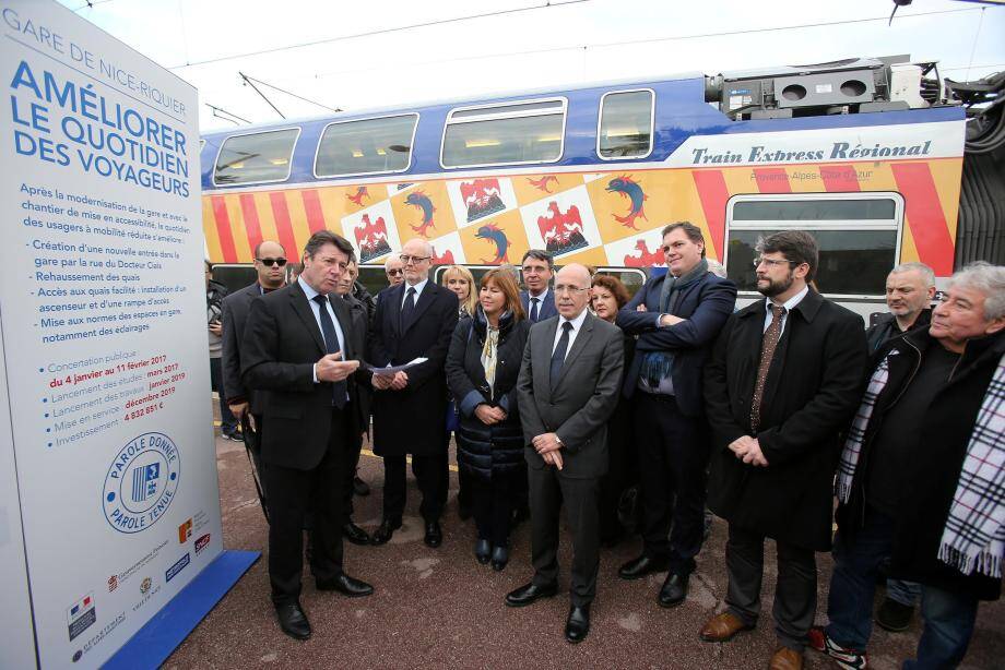 Christian Estrosi, président de la Région a présenté hier le programme de modernisation de la gare de Riquier, sur le quai qui va être rallongé de 30 mètres.