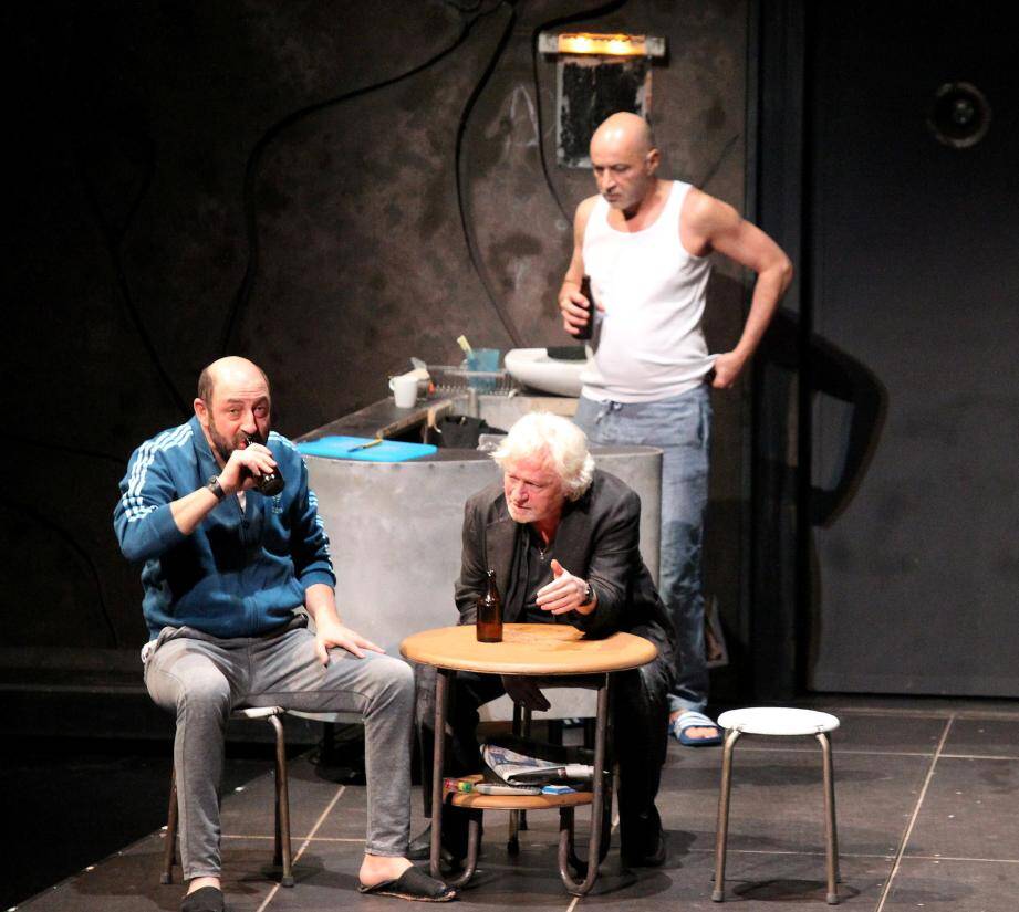 Piece De Theatre Amis Avec Kad Merad Belle ovation pour Acting au théâtre Anthéa - Nice-Matin