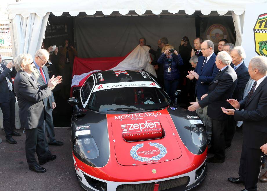 1ere édition du Salon de l'automobile de Monte-Carlo - visite du salon avec S.A.S Le Prince Albert II. 