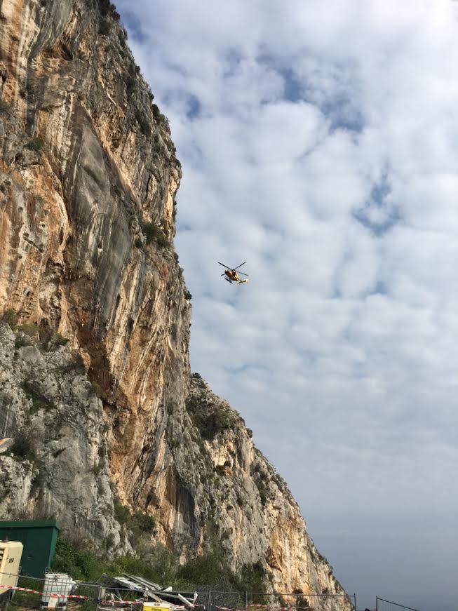 Hier midi, le cadavre d'un migrant a été découvert puis hélitreuillé sur le sentier du « Pas de la mort », du côté mentonnais.	(DR)