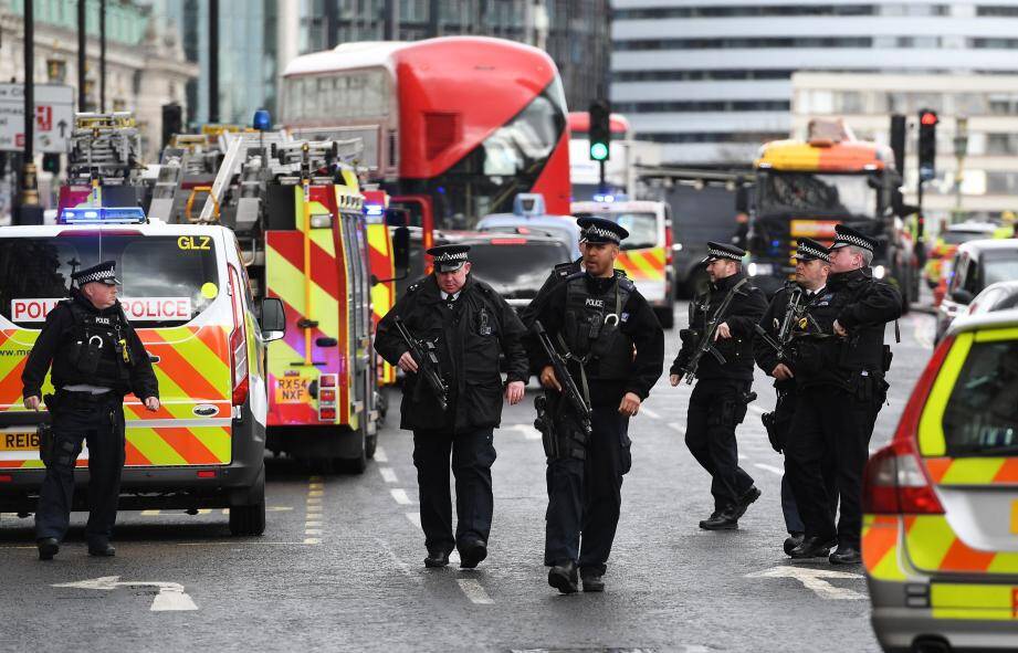 Les policiers britanniques ce mercredi.