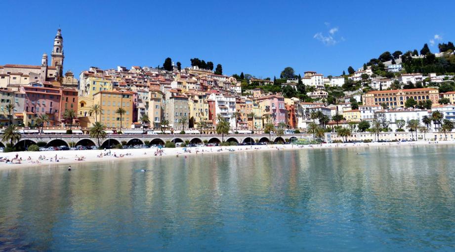 Une vue de la plage des Sablettes à Menton (image d'illustration).