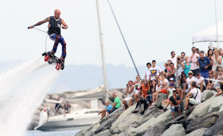 Vincent Lagaf' en flyboard.