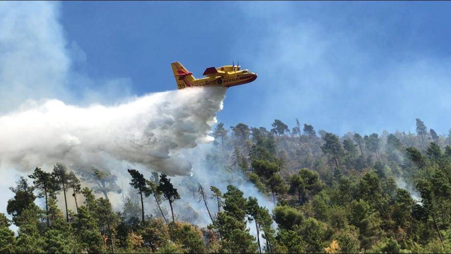 Un Canadair en action.