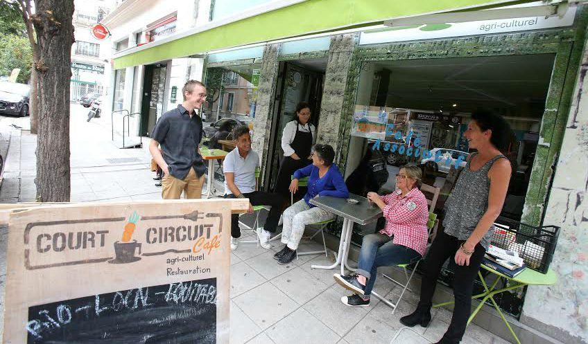 Les employés du Court-Circuit jouent la débrouille pour continuer de faire vivre le bistrot: 