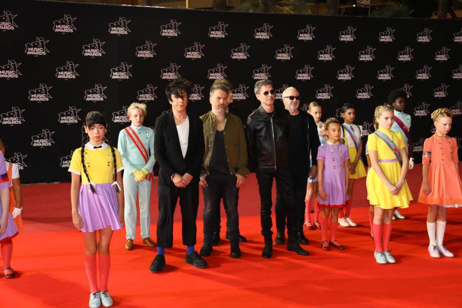 Nicolas Sirkis et Indochine sur le tapis rouge des NRJ Music Awards.