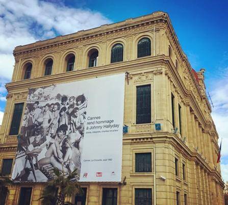 La photo a été dévoilée ce vendredi midi sur la façade del'hôtel de ville cannois