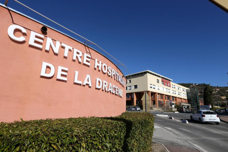 L'entrée du centre hospitalier de la Dracénie. 