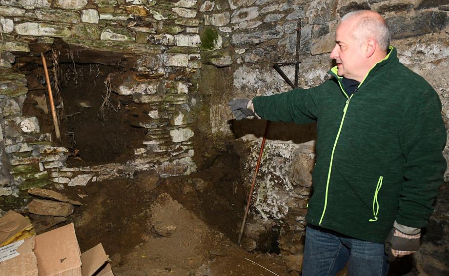 Affaire Seznec: un os retrouvé lors de de fouilles dans l'ancienne maison familiale .