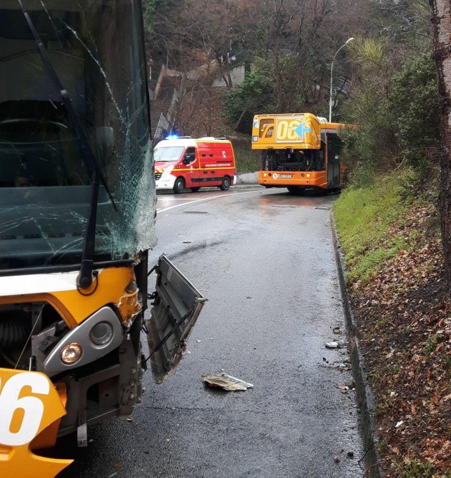 Les deux bus se sont heurtés dans la montée de Las Planas.