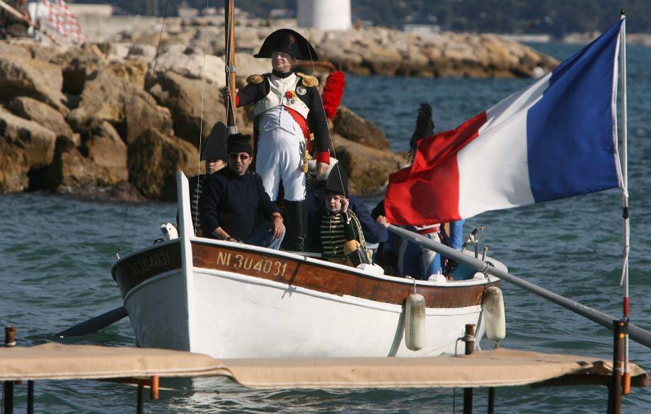 Napoléon prépare son retour sur la plage de GolfeJuan ce weekend (si la météo le permet