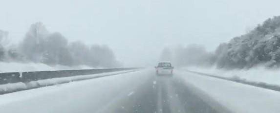 L'A8 au plus fort de la crise neigeuse ce mercredi.