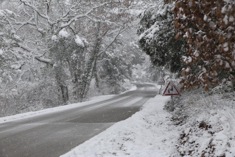 La neige à Brignoles. Illustration. 