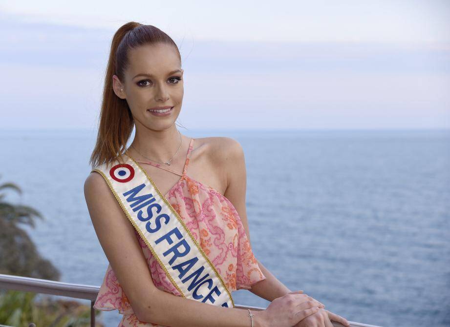 Miss France 2018 est en visite à Cannes.