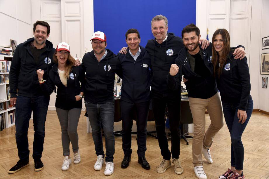 L'équipe d'animateurs de TF1 conviée dans le bureau du maire de Cannes David Lisnard.