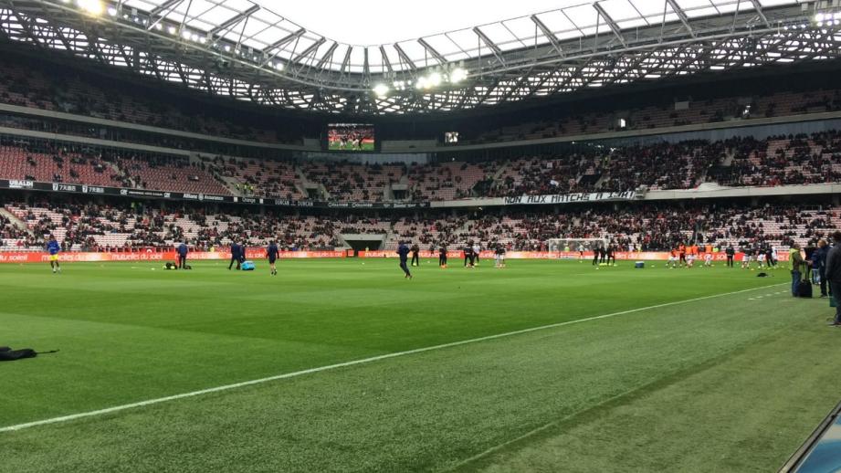 Midi à l'Allianz, le stade commence à se remplir.