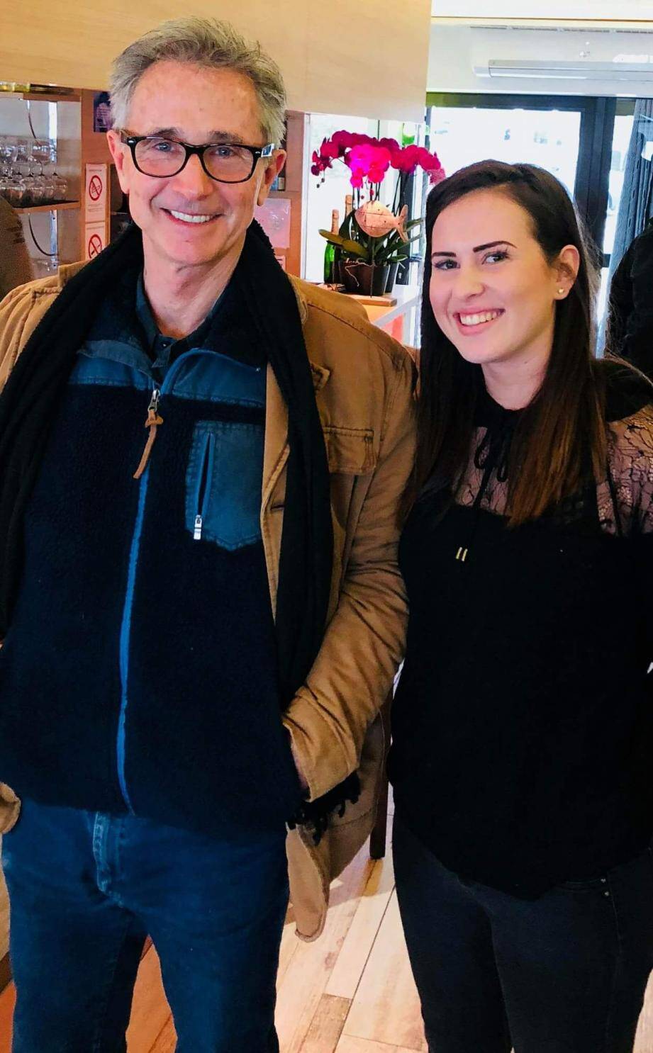 Qui Sont Les Parents De Thierry Lhermitte Thierry Lhermitte déjeune dans un restaurant à Bonnegrâce Les multiples