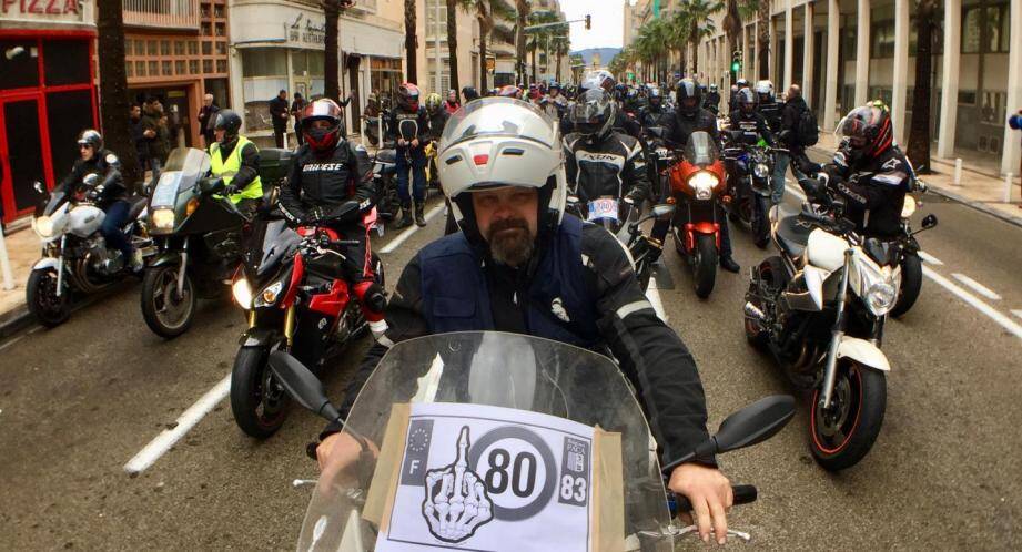 Colère des motards contre l'abaissement de la limitation de vitesse à 80 km/h, lors d'une manif à Toulon