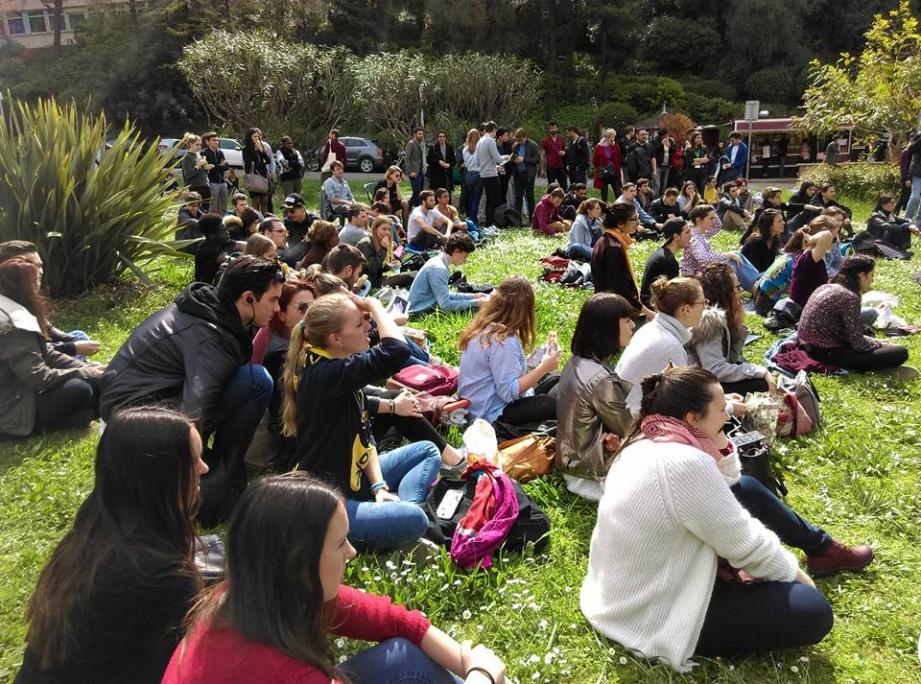 Ce mardi, à 10 heures, les étudiants organiseront une assemblée générale pour voter la reconduction éventuelle du blocage.