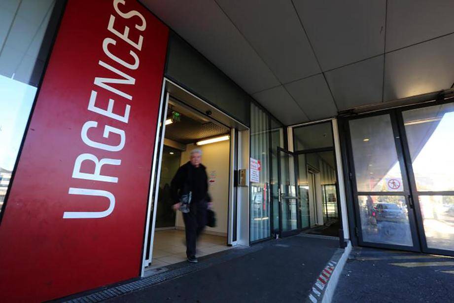 Conduit aux urgences, un SDF menace de mort et crache sur le personnel