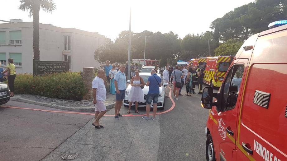 Sur les lieux de l'incendie, à Sanary.