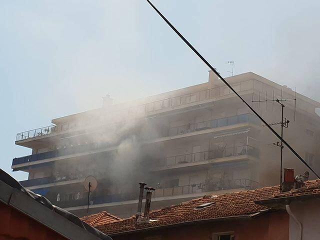 Un appartement de cet immeuble de la rue Contésso a été détruit par les flammes.