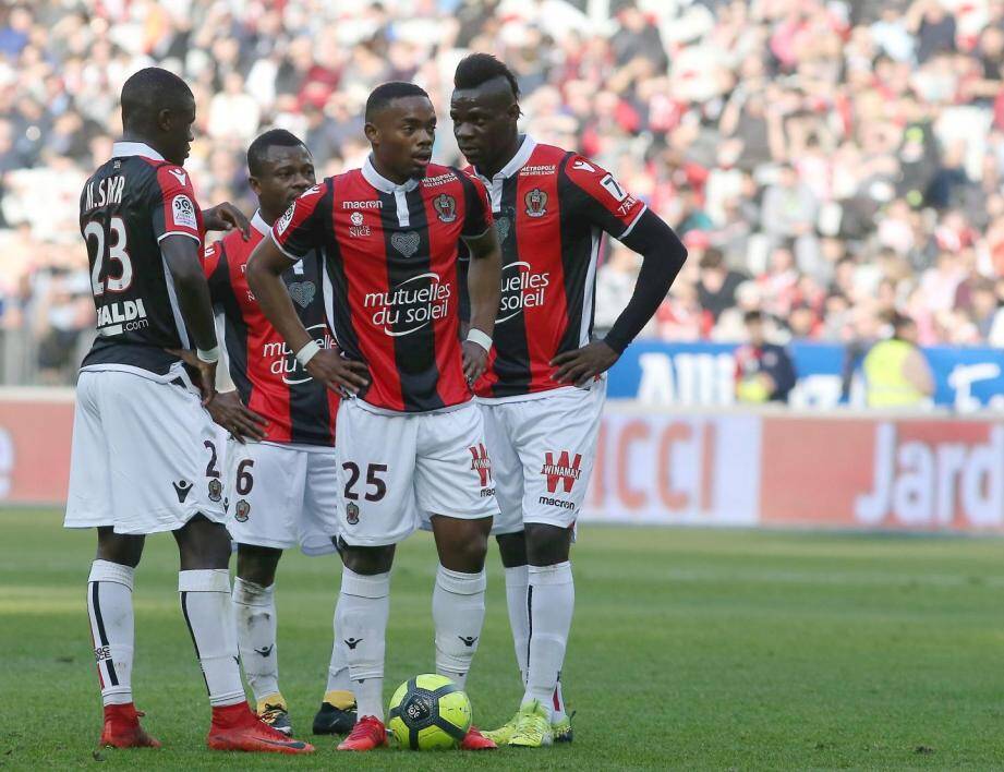 Wylan Cyprien vole au secours de Mario Balotelli