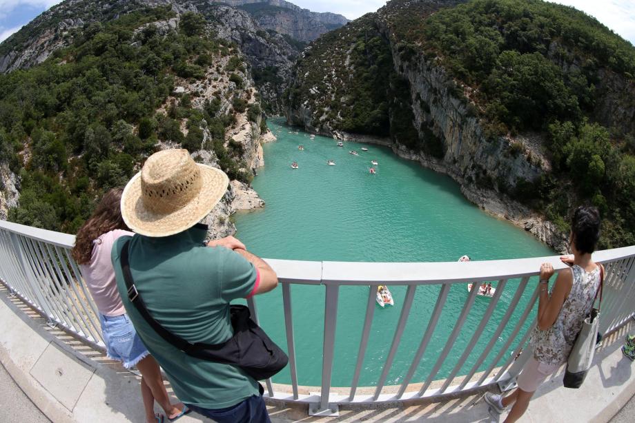 Un Jeune Saute Du Haut Du Pont Du Lac De Sainte Croix Et Finit Aux Urgences Var Matin