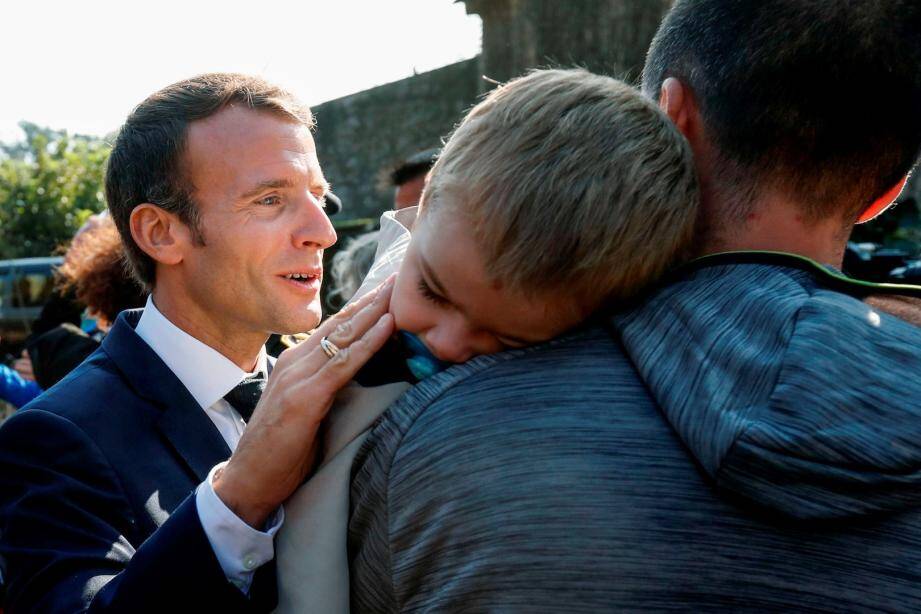 Le président Emmanuel Macron a rendu visite aux sinistrés des inondations dans l'Aude.