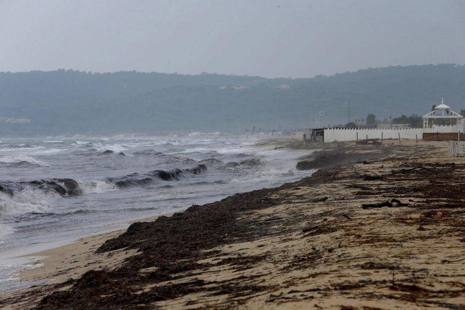 Des résidus d'hydrocarbures se sont échoués sur des plages de l'est du Var, dont la célèbre plage de Pampelonne dans le Golfe de Saint-Tropez, plus d'une semaine après la collision de deux navires au large de la Corse. Le plan POLMAR (Pollution maritime est activé). 
