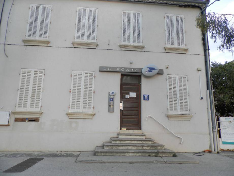 Porquerolles Perd Son Bureau De Poste Les Services Courriers Assures Par La Mairie Var Matin