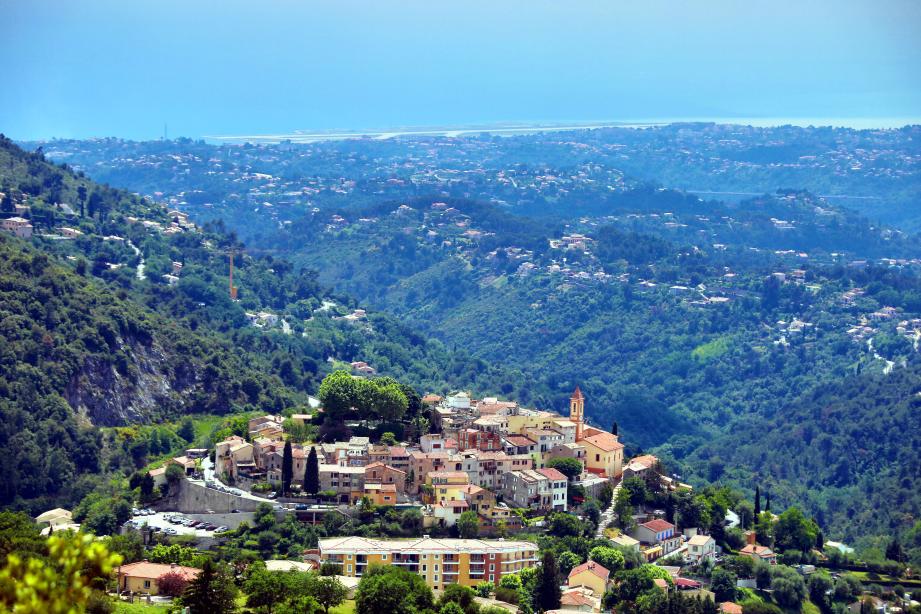 Dans les faits, cela donne 101 km et 1830 m de dénivelé, avec une première partie en convoi à allure régulée lors de la remontée de la vallée du Var, puis les montées des cols d'Aspremont, de Châteauneuf-Villevieille (dans les deux sens), de Calaïsson.