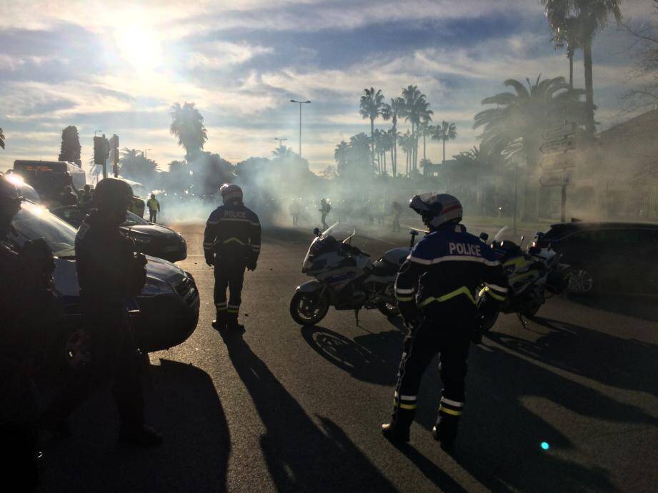 Les occupants d'une voiture auraient insulté les forces de l'ordre.