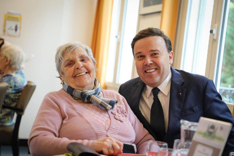 Stéphane Valeri rend visite aux aînés