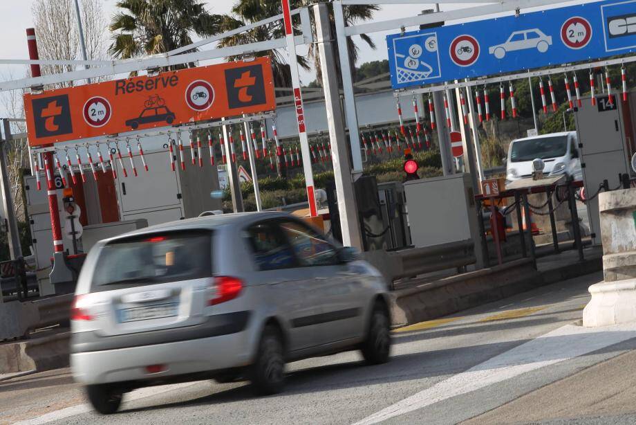 On connaît la hausse des tarifs des péages sur l'A8 à ...