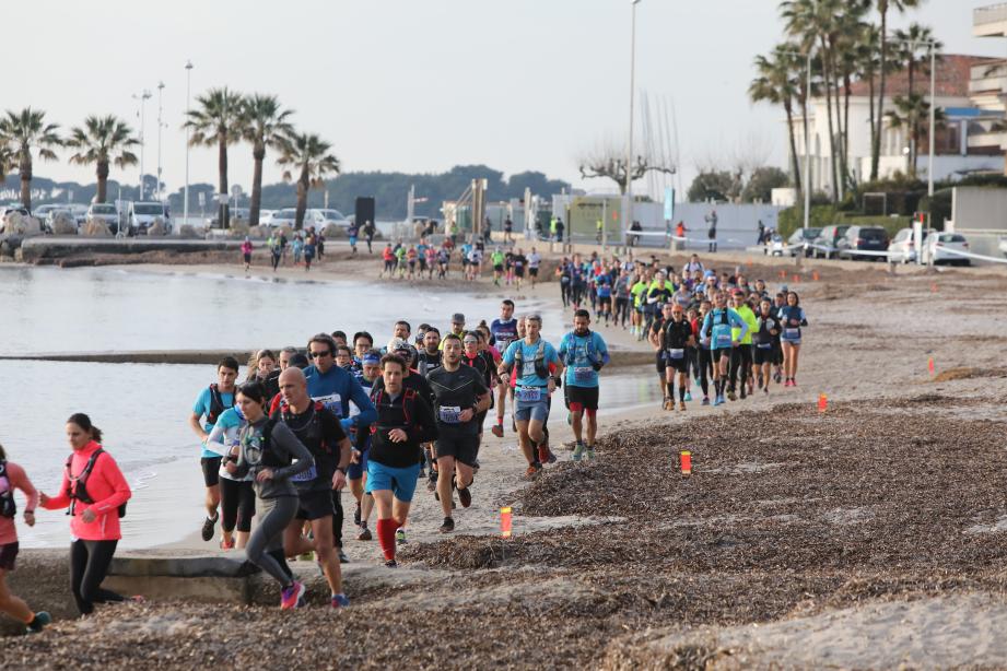 Les parcours ont commencé dans le sable lors de la deuxième édition du Cannes Urban Trail. 