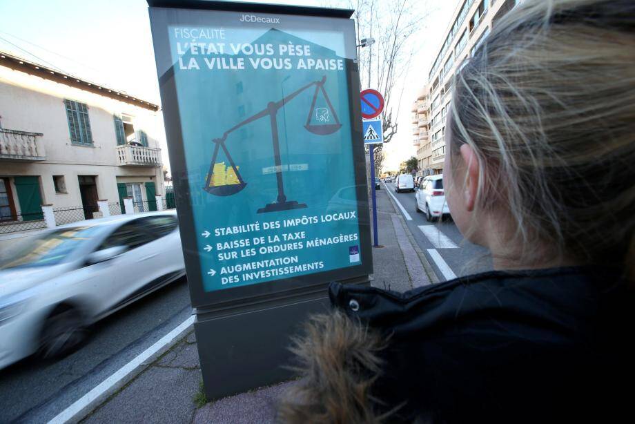 Combien cette pub coûte-t-elle aux contribuables ?, se demandent plusieurs riverains.