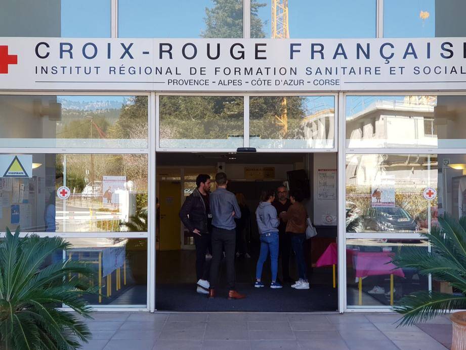 Deux cents personnes au contact des métiers du sanitaire et du social VarMatin Deux cents personnes au contact des métiers du sanitaire et du social VarMatin